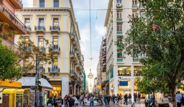 Cât trebuie să câștigi ca să trăiești confortabil în Grecia. Suma de care ai nevoie lunar