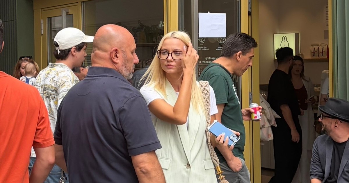 Scărlătescu nu se mai ascunde. A apărut alături de Elena și a vorbit despre nuntă: „Nu voi rămâne burlac!”