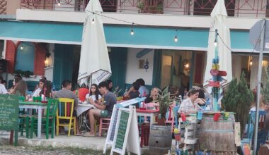Grecii care lucrează în hoteluri fac topul celor mai dificili turiști. Ce spun despre români și cine sunt preferații lor