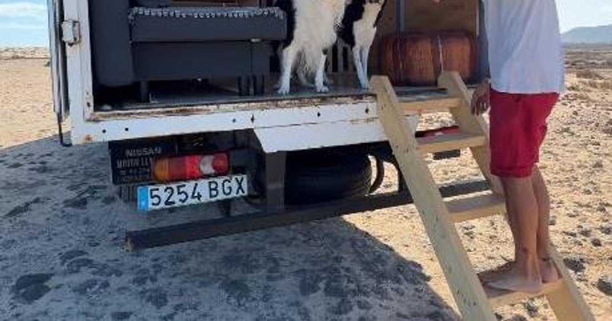 Un bărbat locuiește într-un camion împreună cu câinii săi: „7 ani fără să plătesc facturi”