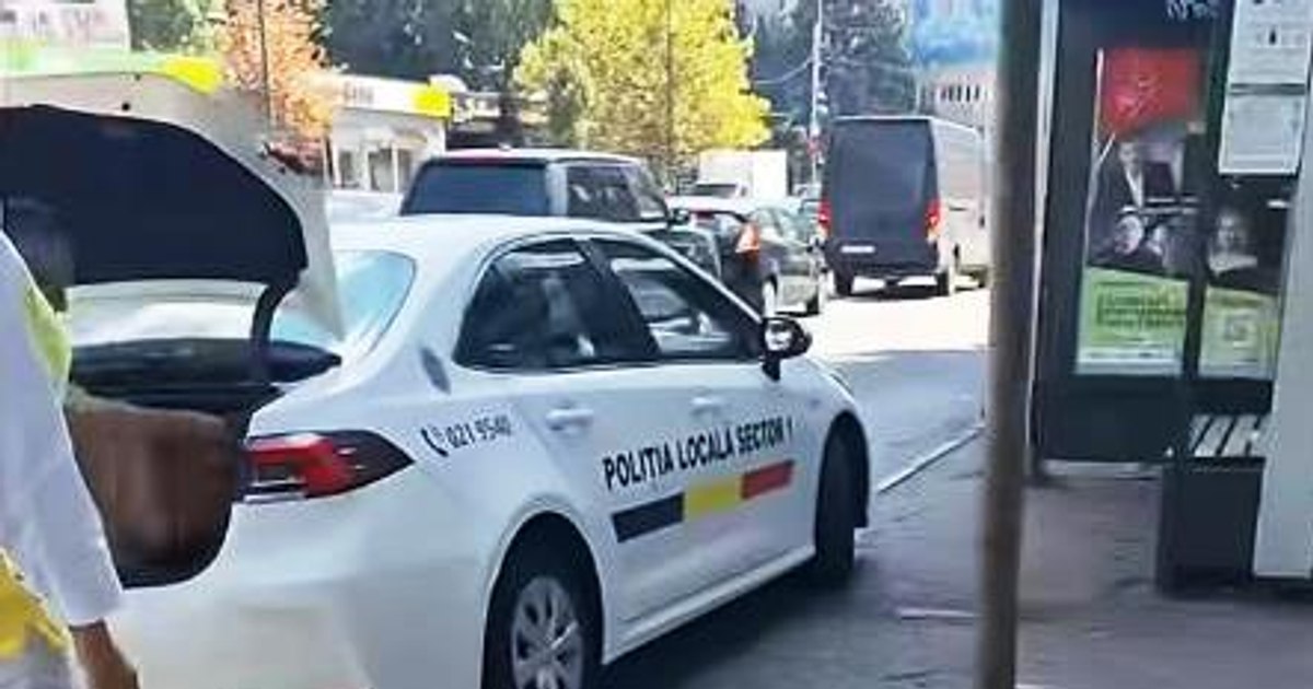 Scene revoltătoare în Sectorul 1: Un polițist local îi aruncă marfa pe jos unei bătrâne care plânge. Primarul cere anchetă disciplinară