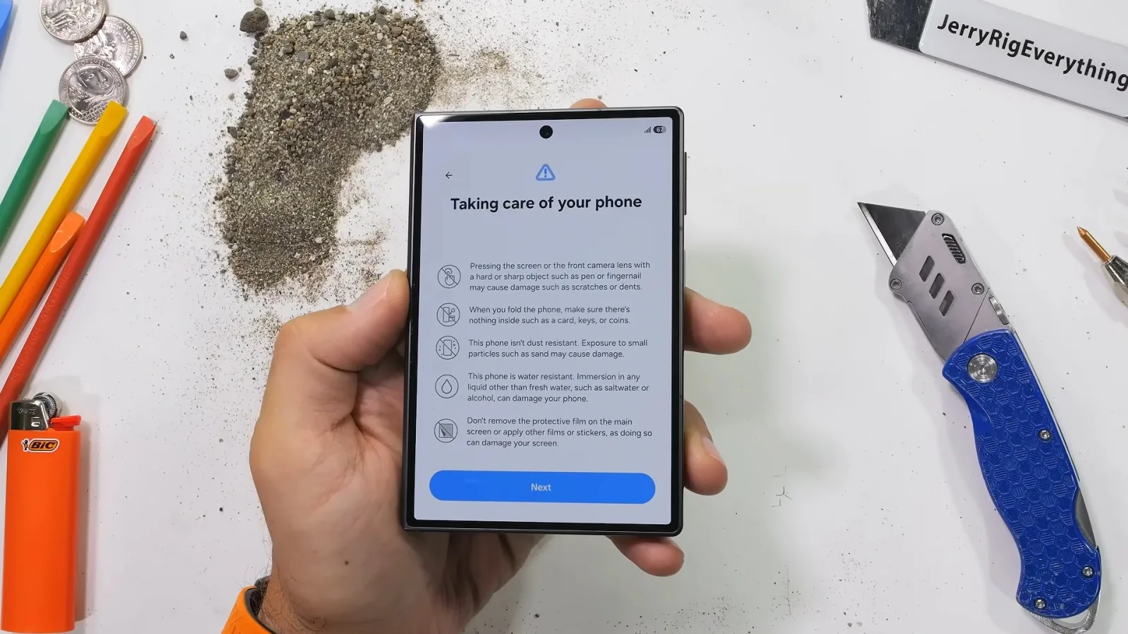 Galaxy Z Fold8 trece testul JerryRigEverything; „ecranul din titan” are însă o limită importantă