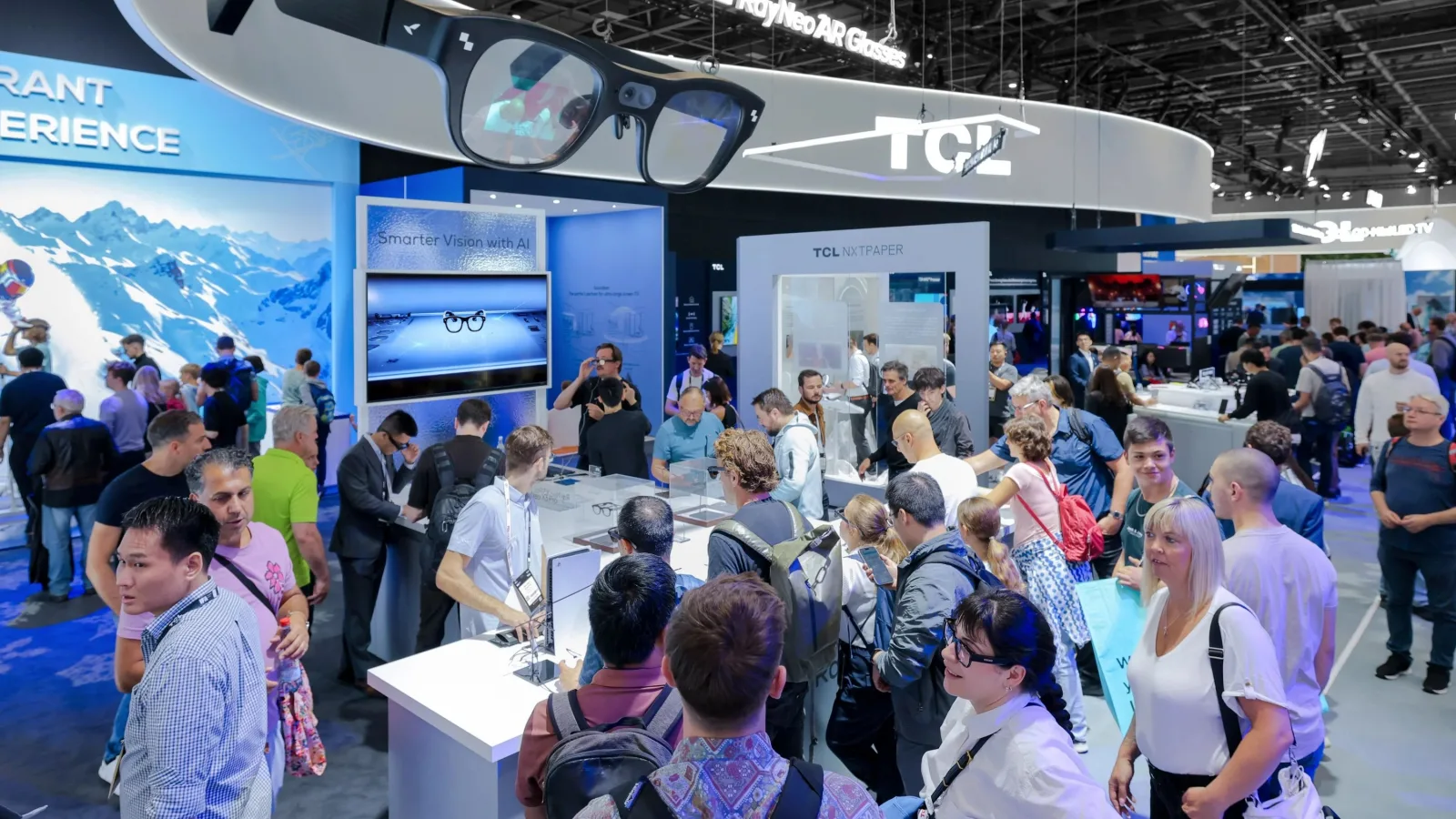 TCL aduce la IFA 2026 televizoare SQD-Mini LED, dispozitive NXTPAPER, ochelari RayNeo și electrocasnice conectate – AI-ul devine tema întregii case