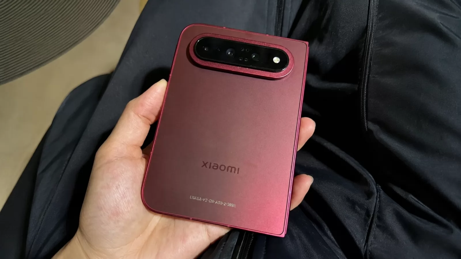 Xiaomi 18 Fold apare în presupuse randări, pliabil lat cu setup foto avansat, peste Fold8 și iPhone Ultra la cameră