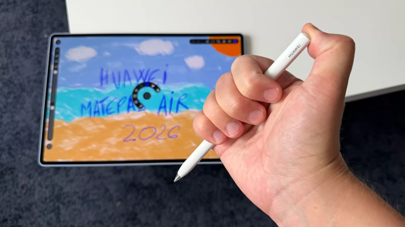 HUAWEI MatePad Air 2026: Software creat pentru multitasking și productivitate, alături de tastatură și un M-Pencil Pro ce devine pensulă pentru creație