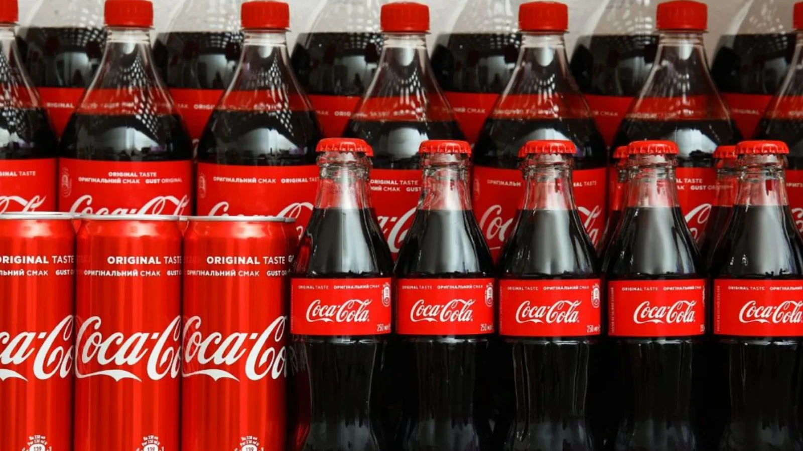 Coca-Cola renunță la tradiție din cauza generației Z: Apar băuturile personalizate care costă mai mult