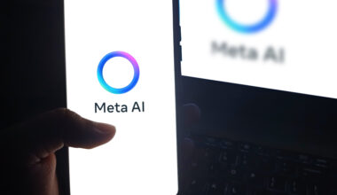 Meta va permite publicului să descarce și să folosească liber cel mai puternic model AI al companiei