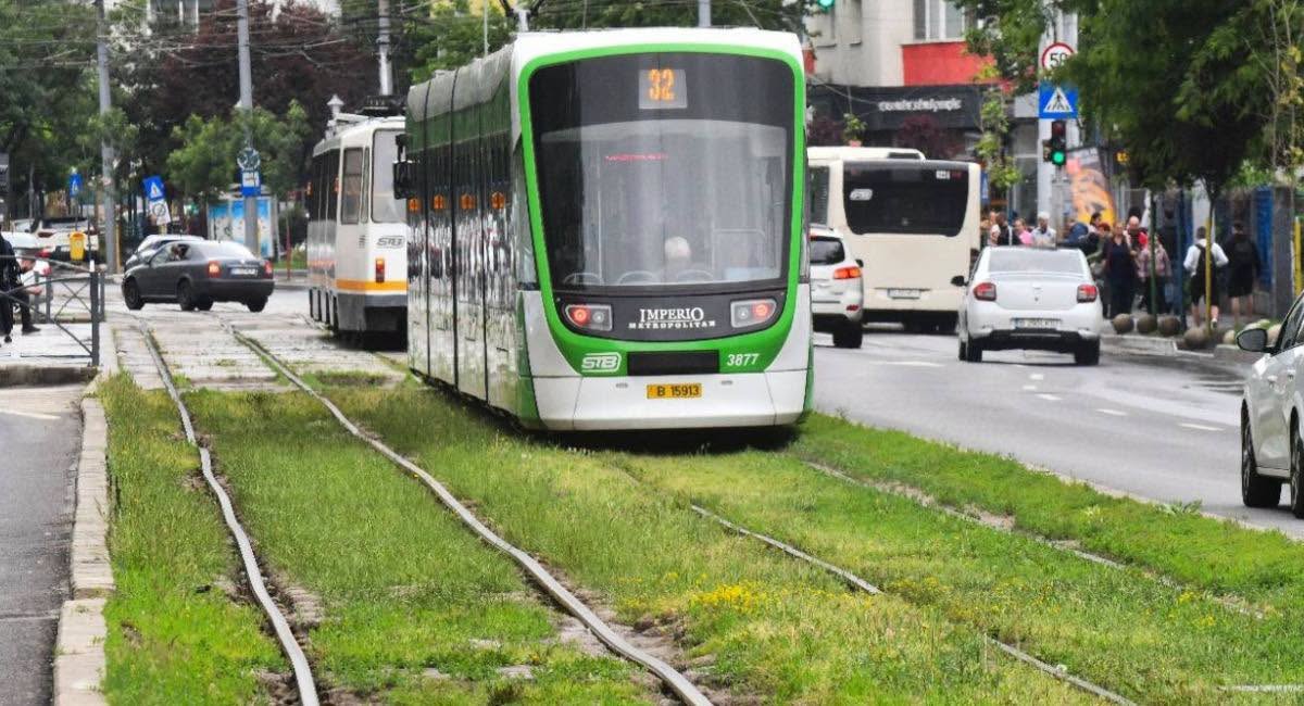 Schimbarea extraordinară pentru zeci de mii de bucureșteni care folosesc zilnic linia 32. Tramvaiele circulă acum ca bărcile pe valuri pe al doilea cel mai folosit traseu STB din București • Știri București