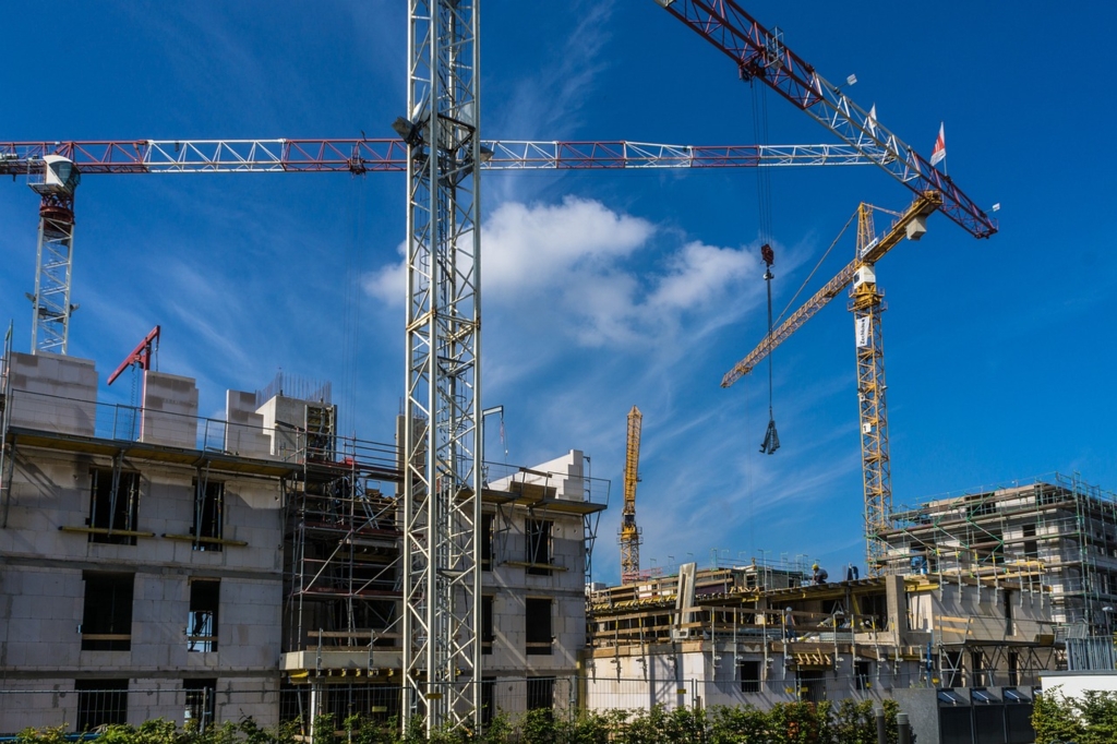 Termen limită pentru intrarea în legalitate a construcțiilor realizate fără autorizație. Care este perioada tranzitorie, potrivit noului Cod al urbanismului