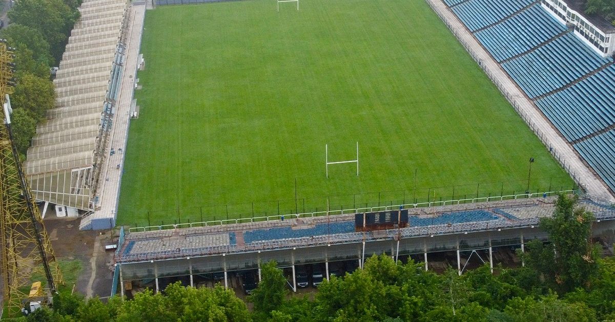 Monumentul nepăsării FOTO+VIDEO. Contrast ȘOCANT la stadionul Cotroceni: gazon peste Ghencea, dar tribunele se prăbușesc sub ochii BNR