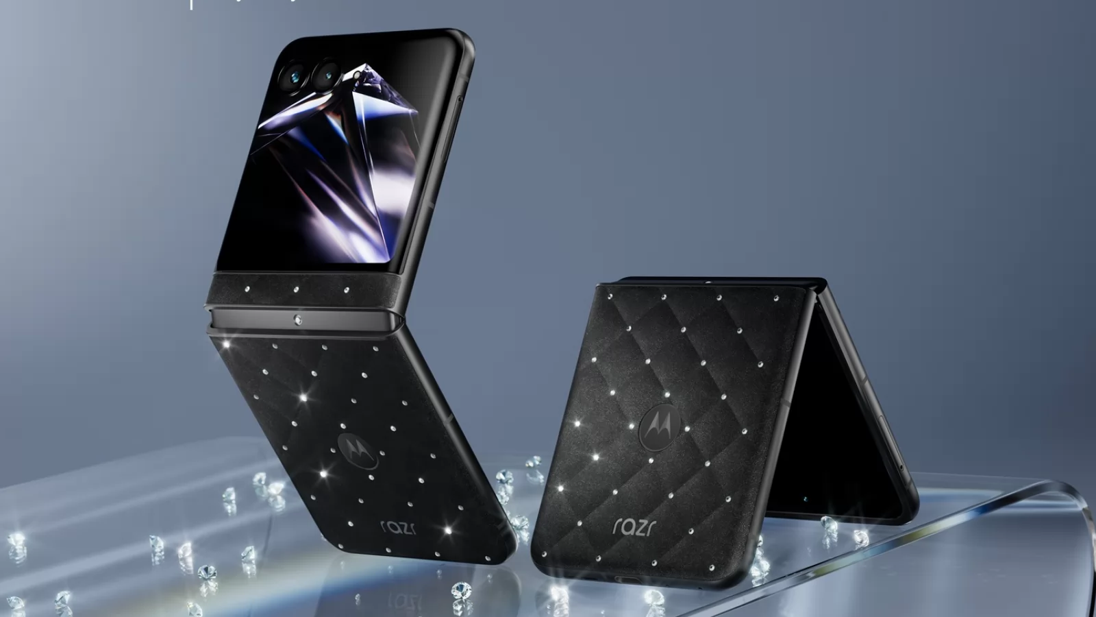 IFA 2026: Motorola razr 70 primește 35 de cristale Swarovski și un finisaj PANTONE Meteorite în noua ediție Brilliant Collection
