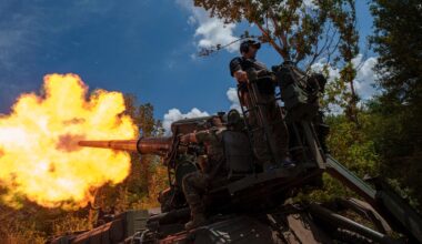 Ryssland spelar teater – vill omgruppera