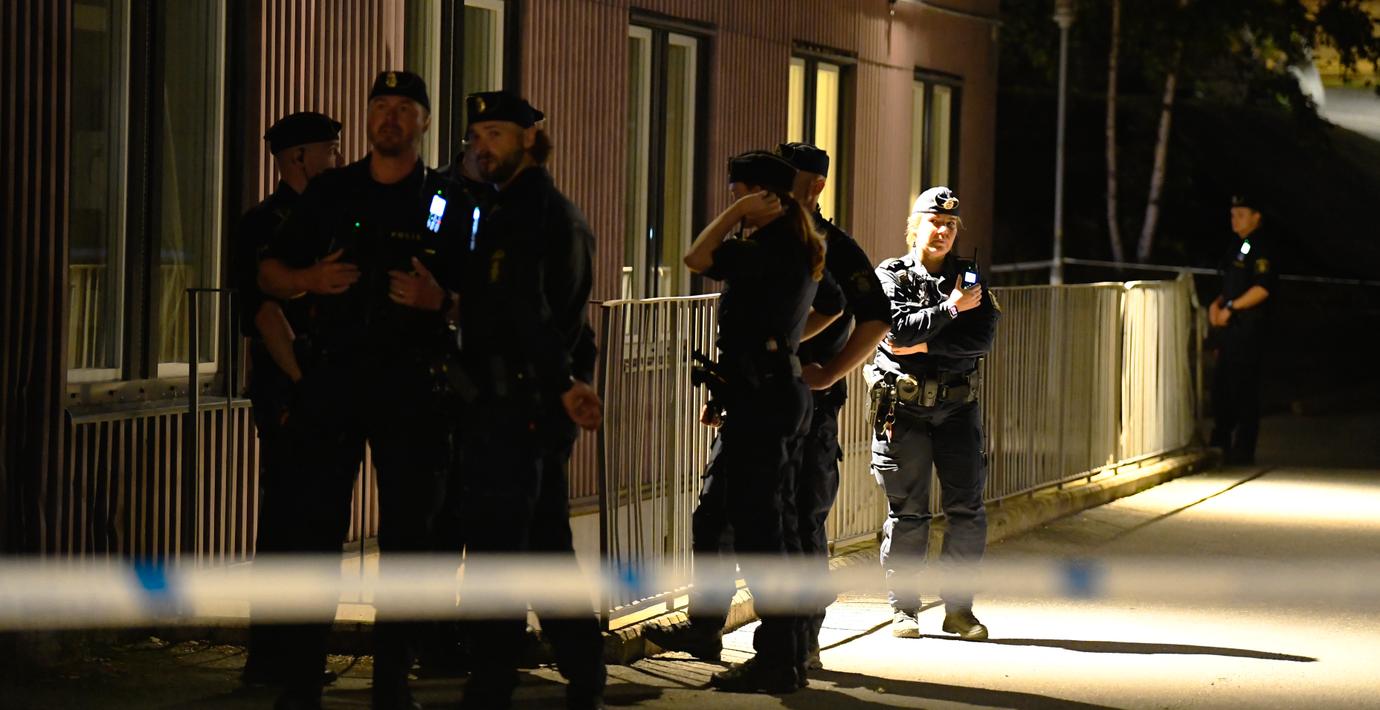 Två skadade efter skjutning söder om Stockholm