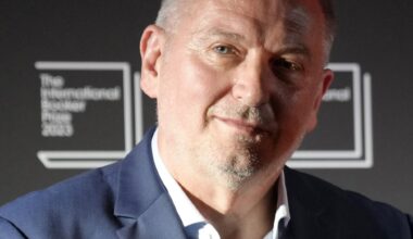 ”Trädgårdsmästaren och döden” en bok att sörja tillsammans med - Kulturnytt
