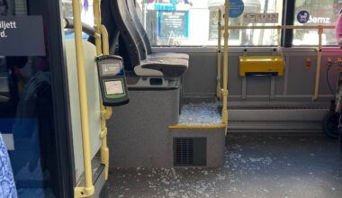 Johan satt på SL-buss – då sprängdes glasrutan | Sverige