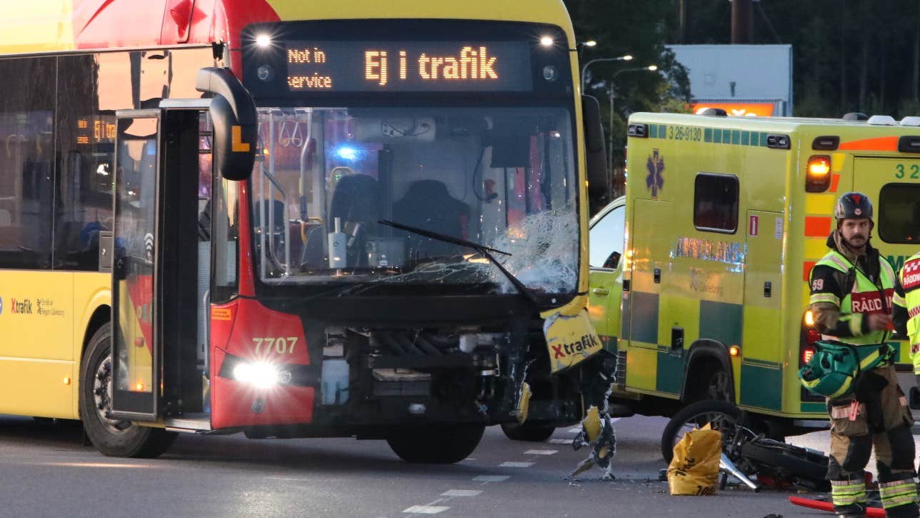Vittnet om bussolyckan i Gävle – mopedist dog