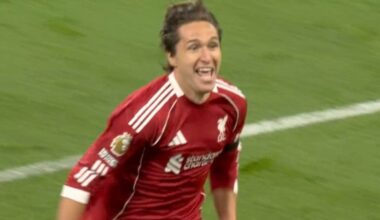 Chiesa hjälte för Liverpool i premiären • Bilderna visar attacken