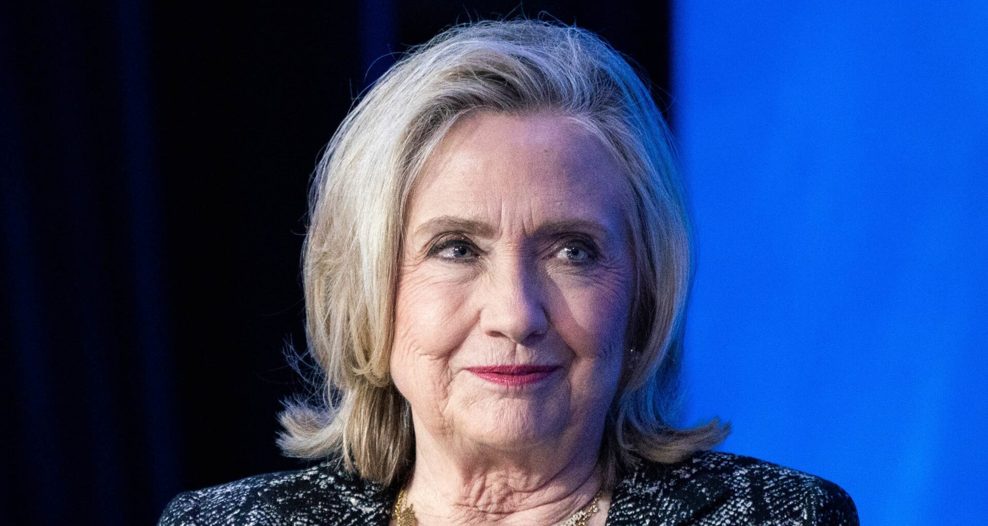 Hillary Clinton kan nominera Donald Trump till Nobelpriset