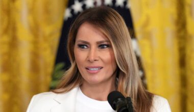 Sågningen av Melania Trumps brev till Putin | Världen