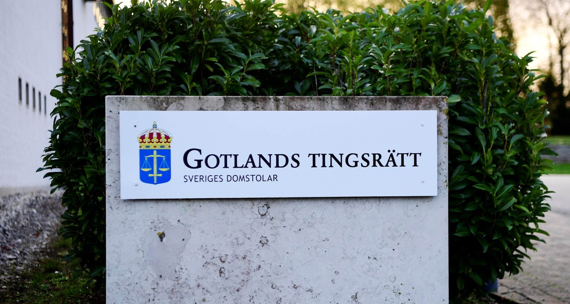 Två häktade på Gotland – ska ha lurat till sig miljoner