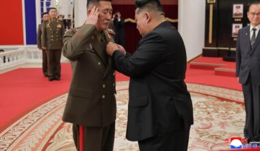 Kim Jong-Un hyllar soldater som stred för Ryssland | Världen