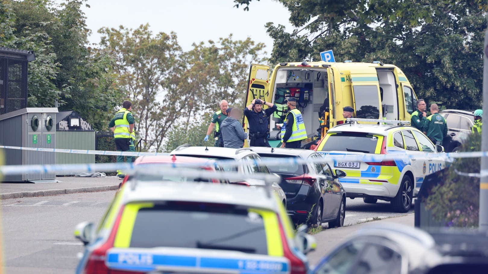 Ung man skjuten i Sätra i södra Stockholm