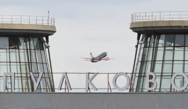 Ryska turister tvingades landa i Estland | Världen