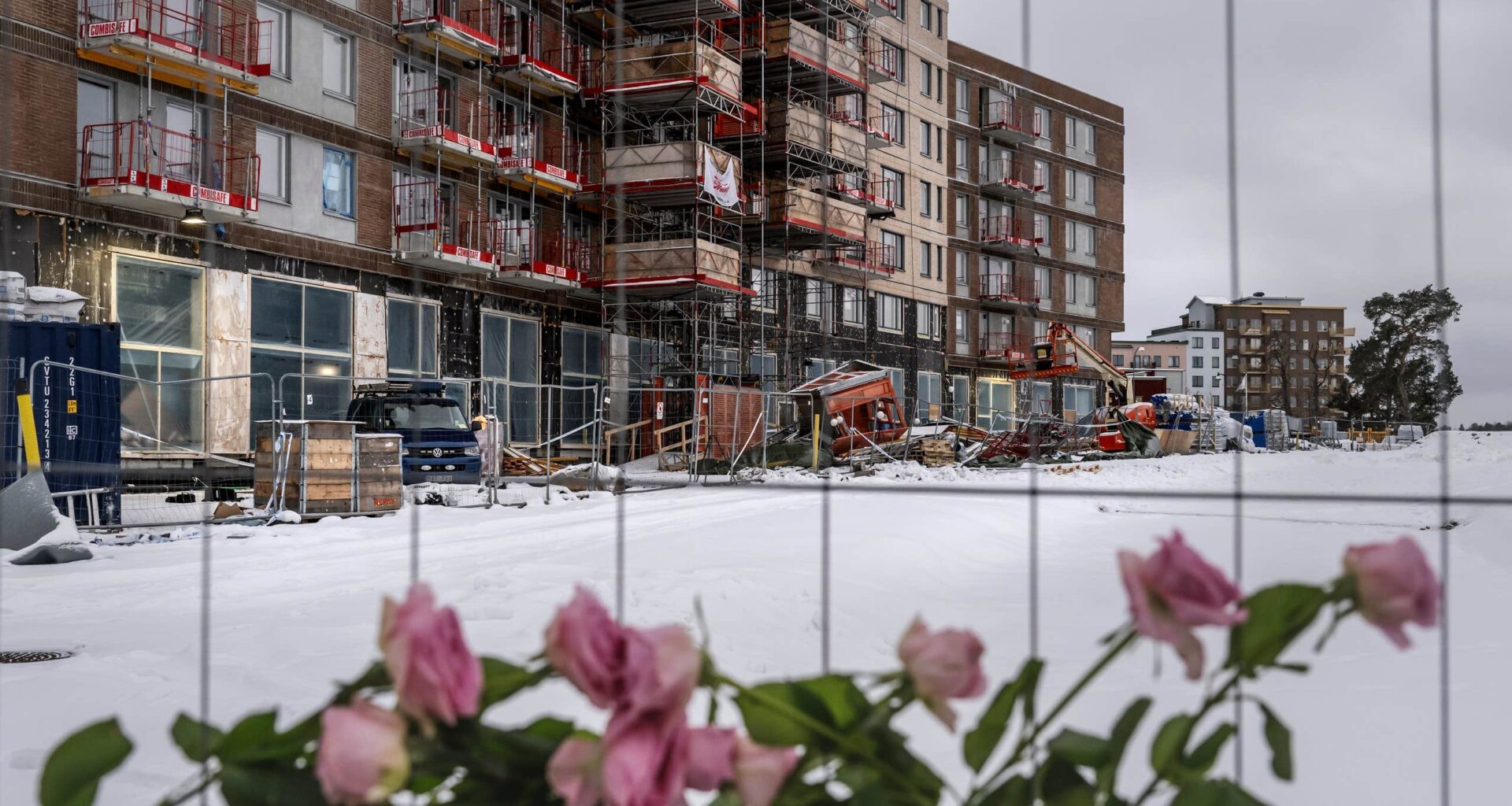 Tre åtalas efter hissolyckan i Sundbyberg – fem dog