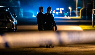 En död efter bilexplosion i Stockholm – mord utreds