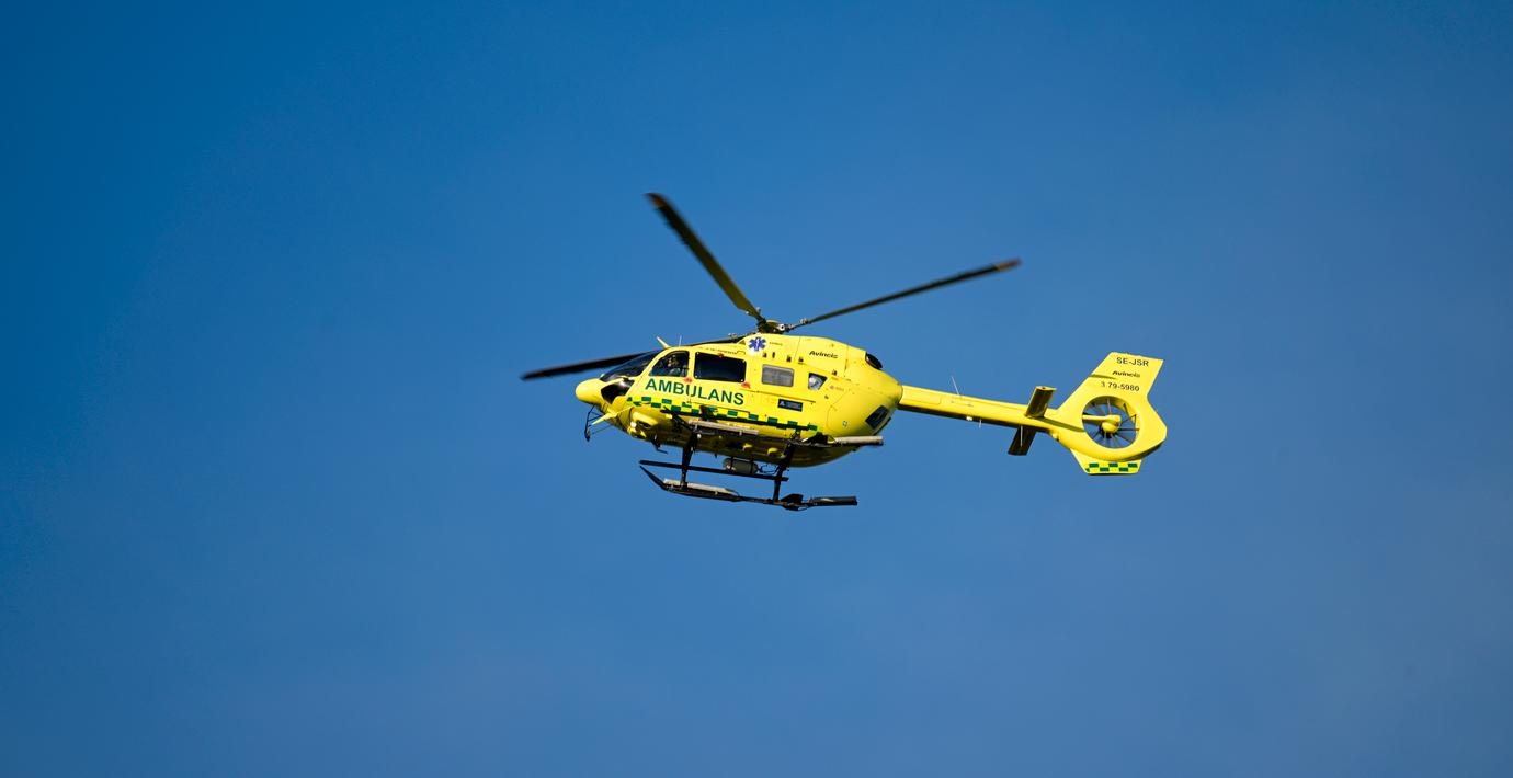 Äldre man död – klämdes fast under gräsklippare