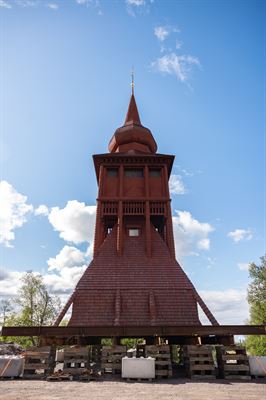 Klockstapeln i Kiruna flyttas – återförenas med kyrkan
