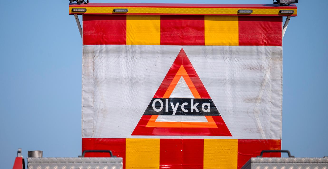 Äldre man död – påkörd under däckbyte på E20