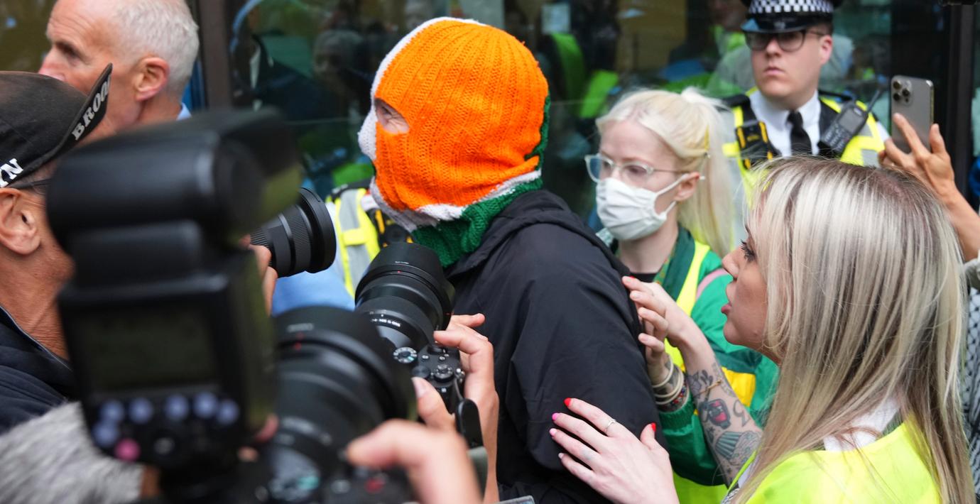 Stort pådrag vid Kneecap-rättegång – beslut dröjer