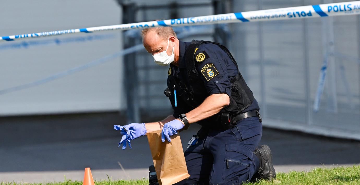 En gripen för mord efter skjutningen vid moskén