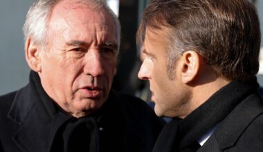 ”Först Bayrou, sedan störtar vi Macron”