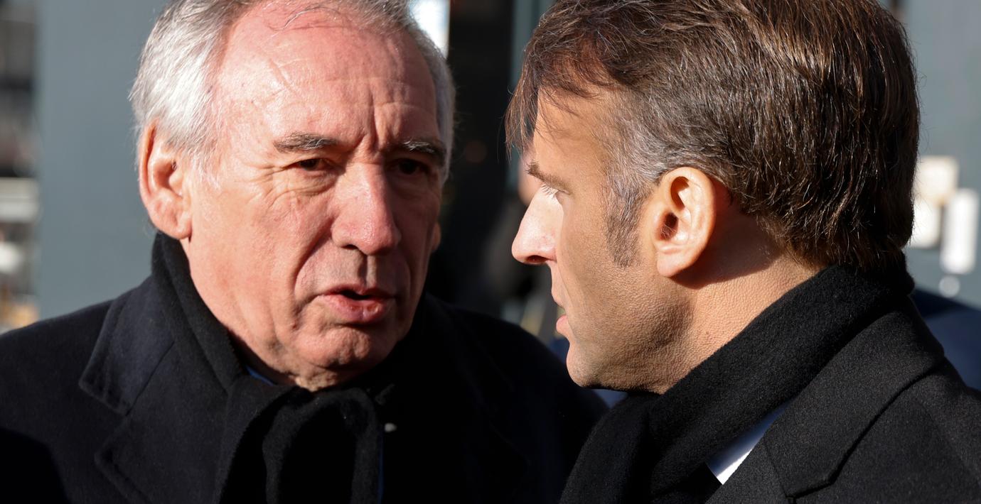 ”Först Bayrou, sedan störtar vi Macron”