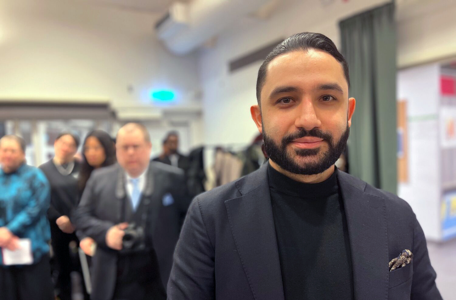 V vill utesluta Daniel Riazat