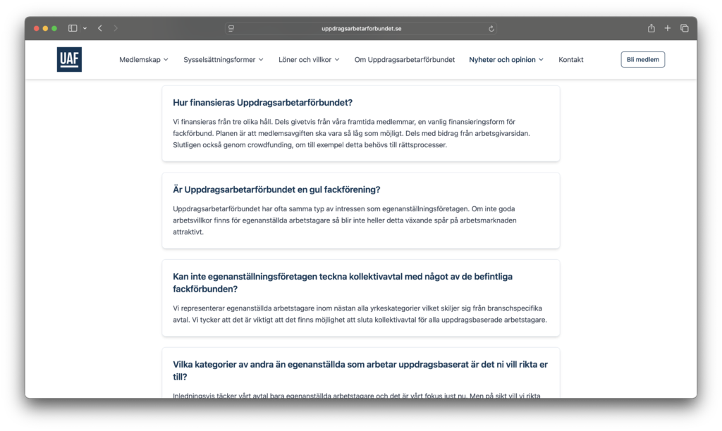 En datorskärm visar en svensk FAQ-webbsida för Uppdragsarbetarförbundet. Sidan visar frågor och svar om finansiering, fackföreningar och anställningsformer, med en navigeringsmeny högst upp.