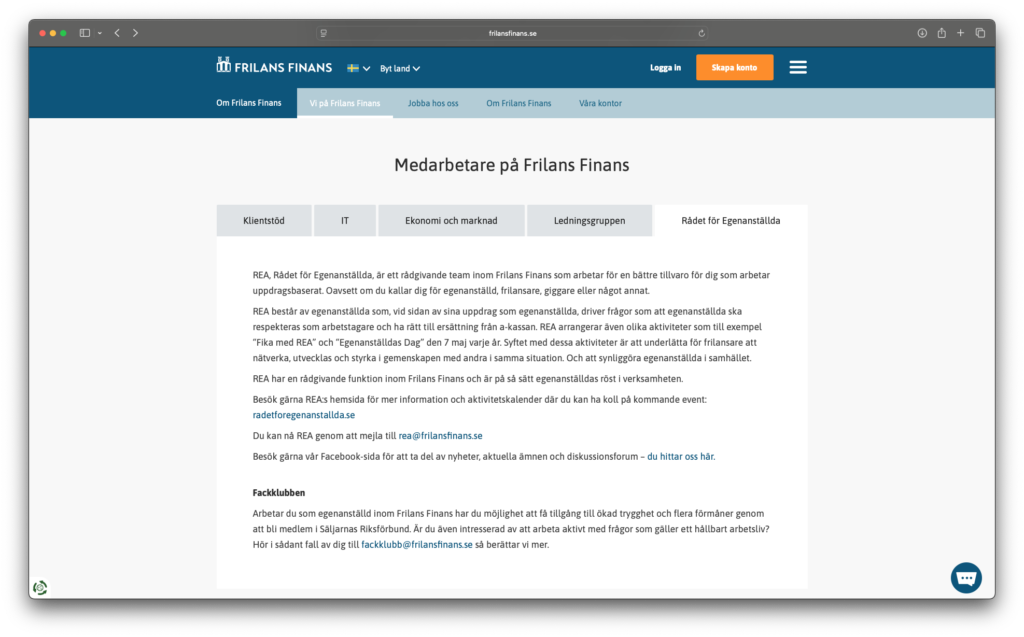 En webbsida från Frilans Finans visar ett avsnitt med titeln "Medarbetare på Frilans Finans" med flikar för olika avdelningar, en beskrivning av REA-teamet och kontaktinformation. Layouten har ett blått sidhuvud och vit bakgrund.