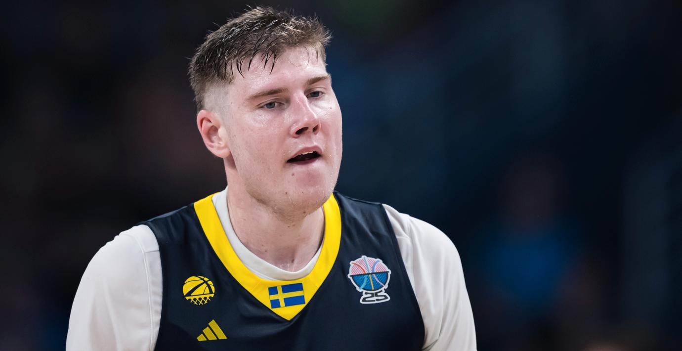 Svensken: Domarna ger NBA-stjärnor fördelar