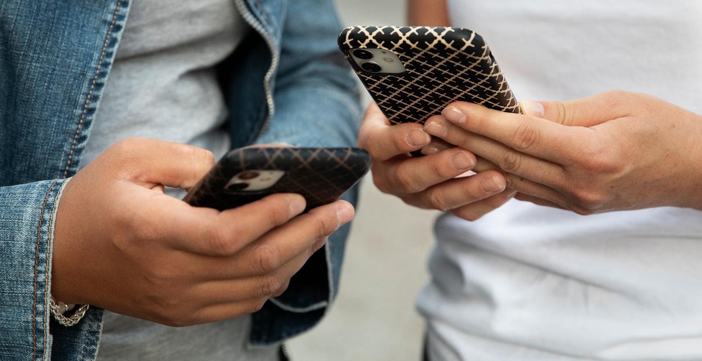 Mobiler förbjuds i skolan – även på raster och fritids