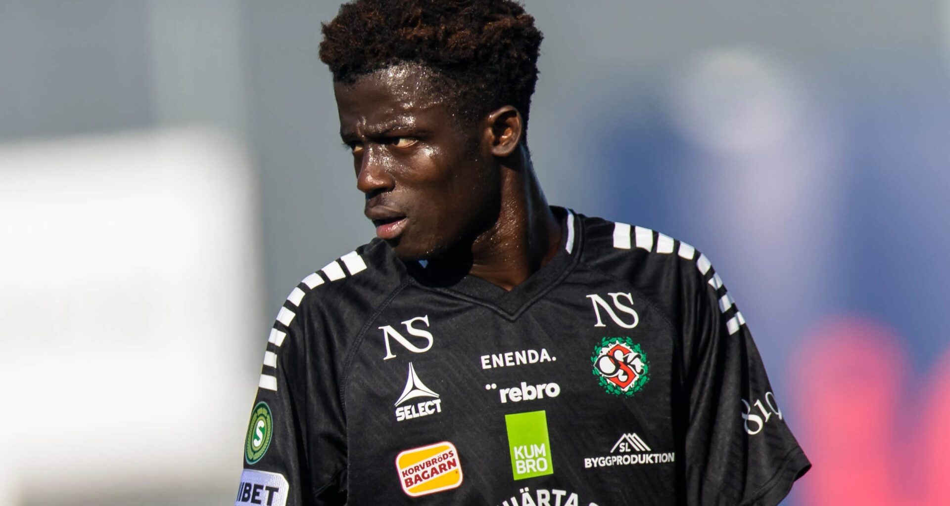 Gais värvar Blessing Asumang från Örebro SK