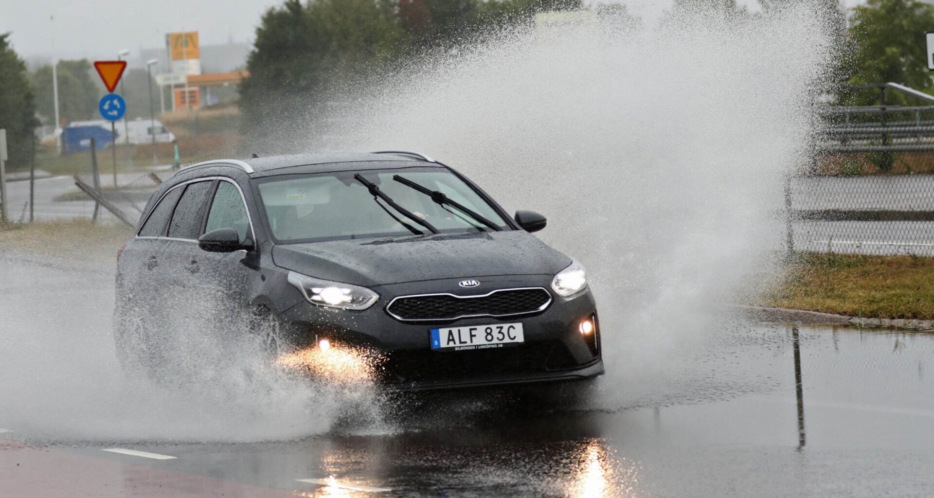 Regn drar genom landet – då blir det sol