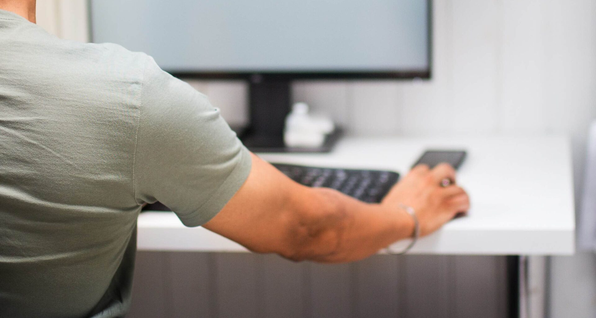 Regionmedarbetare i Halland visade snoppen under videomöte