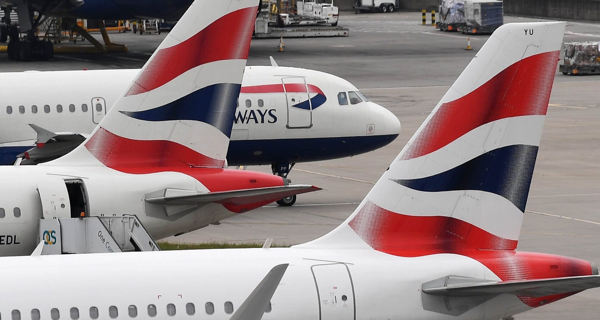 Heathrow-resenärer lurades på miljoner i parkeringsbluff