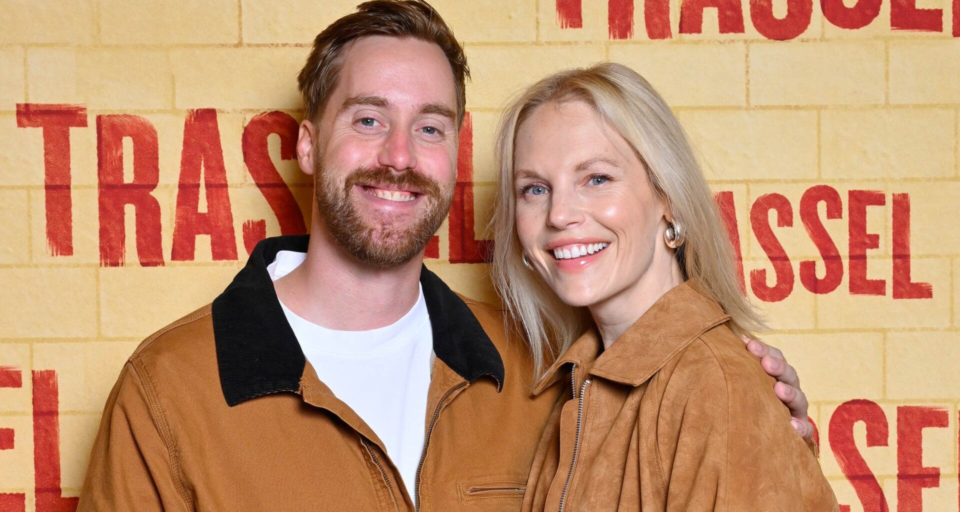 Carolin Björnerhag visar upp nya pojkvännen Simon Bernsdorff Wallstedt