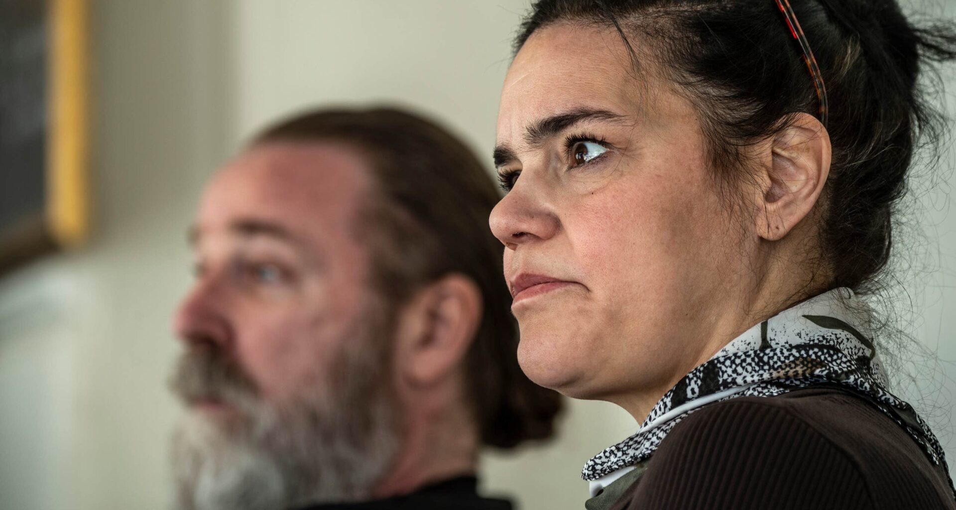 Dumpen-Sara har med sig barnen när de konfronterar ”gäddor”