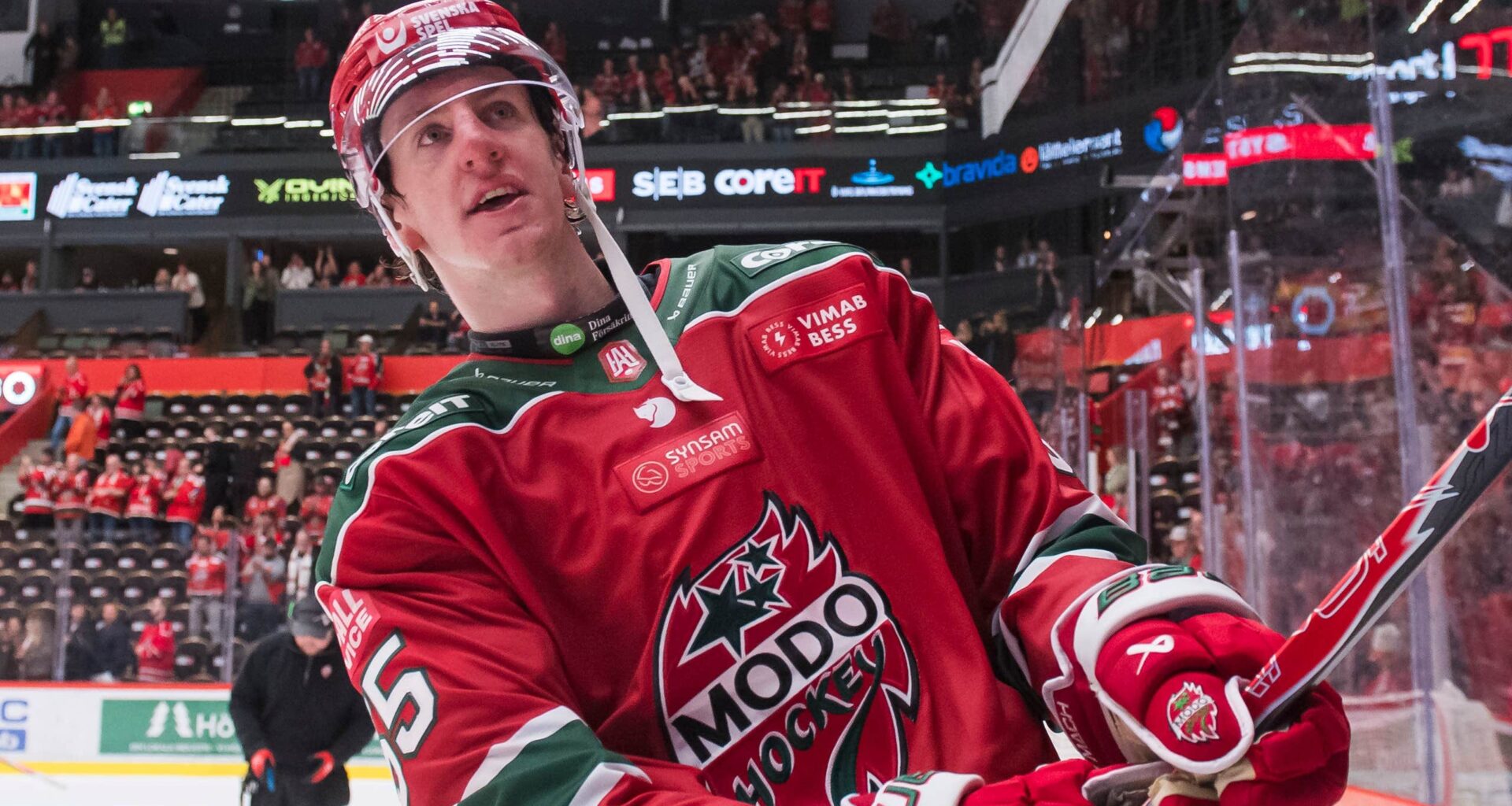 Sverre Rönningen stängs av efter tacklingen i Modo-premiären