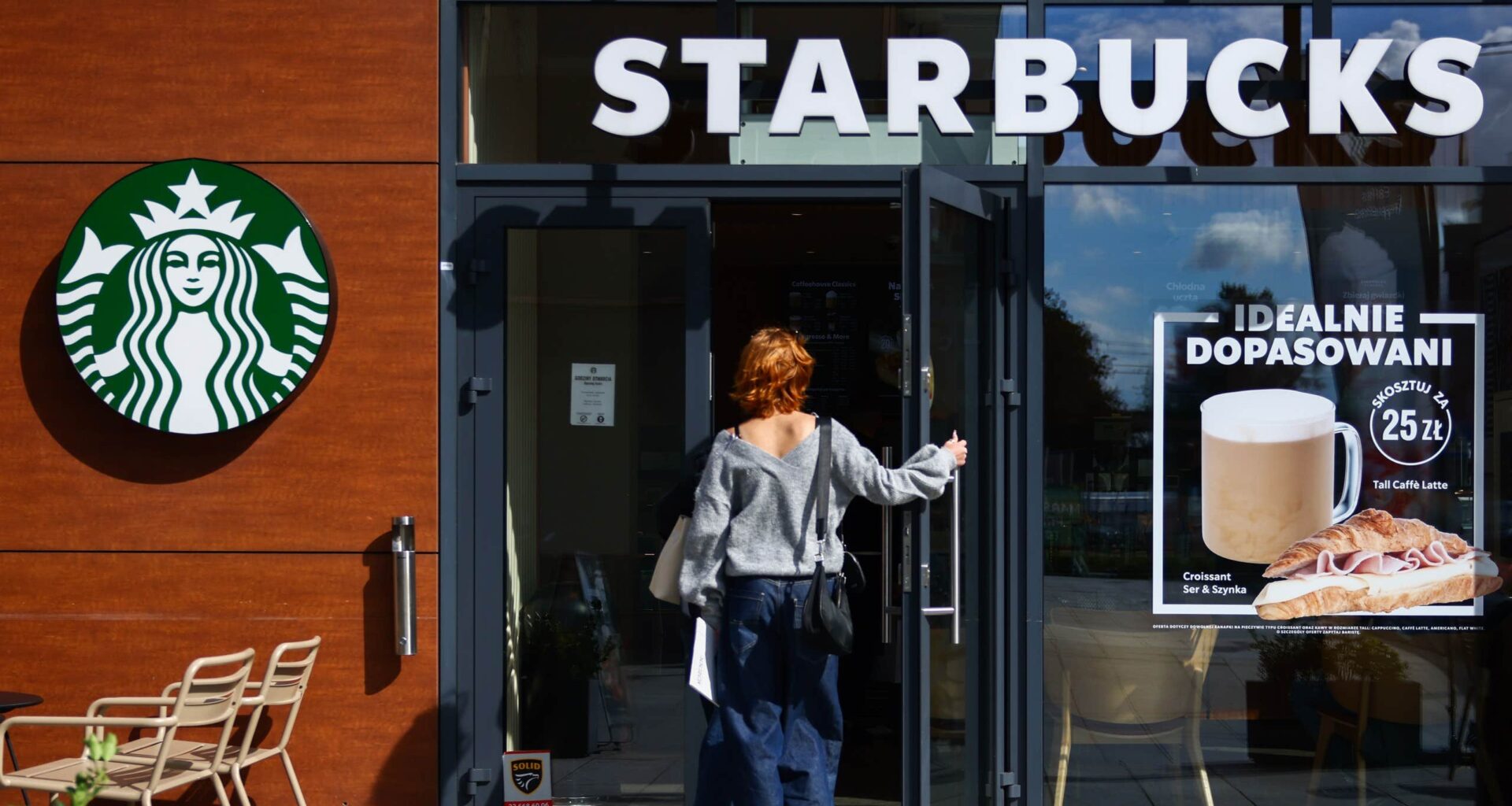 Starbucks stänger och säger upp 900 anställda
