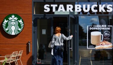 Starbucks stänger och säger upp 900 anställda